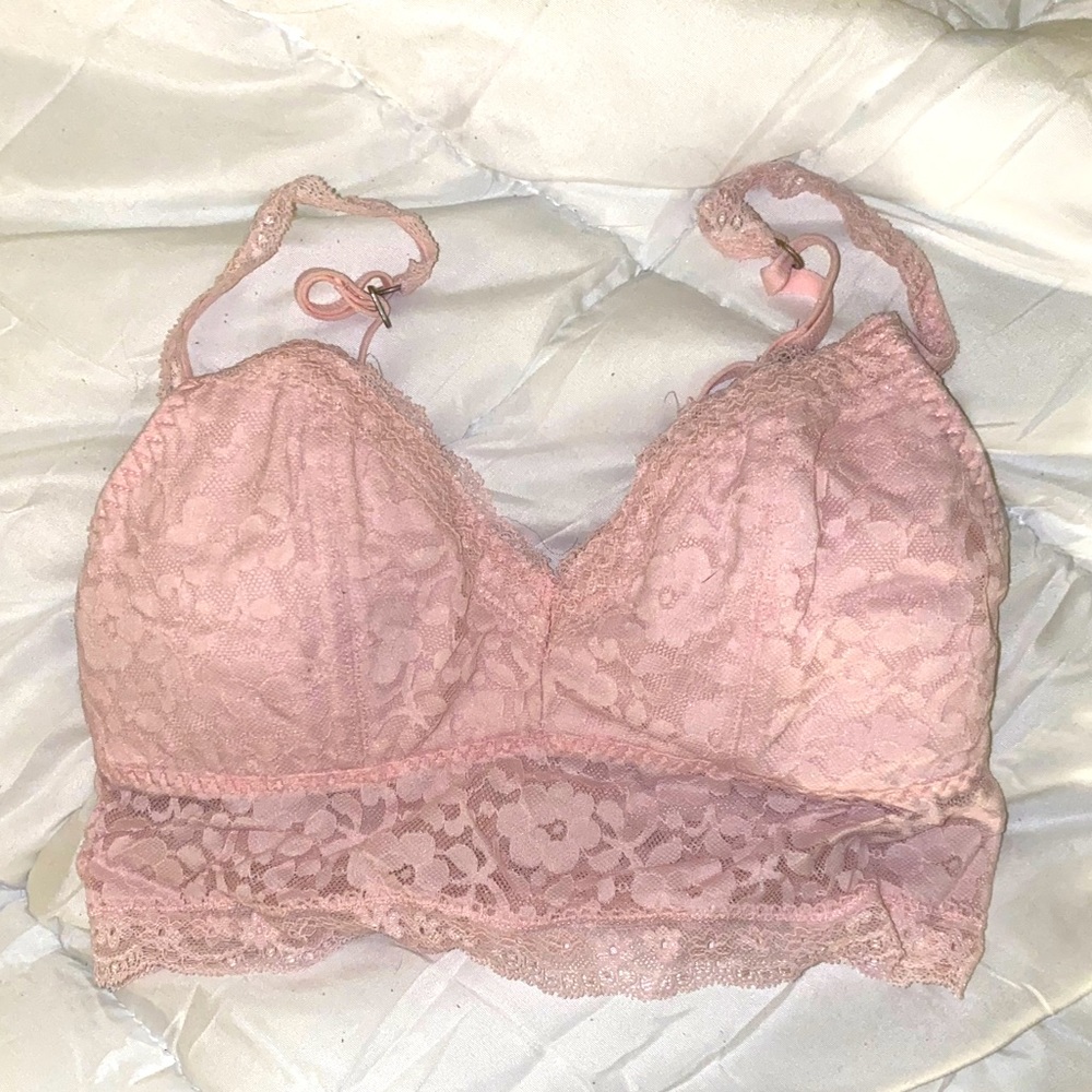 cute pink lacey bra!